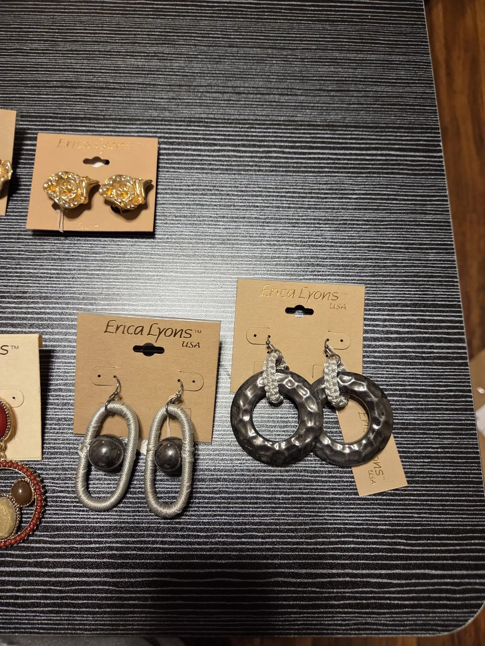 5 Lbs. of Jewelry By Erica Lyons Mixed - Picture 4 of 16